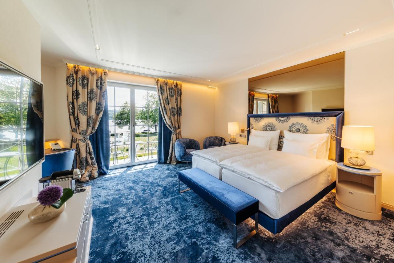 Deluxe Double Room with Balcony and lateral Lake View